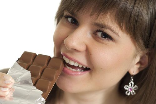 5 REASONS WHY GIRLS LOVE TO EAT CHOCOLATES!!